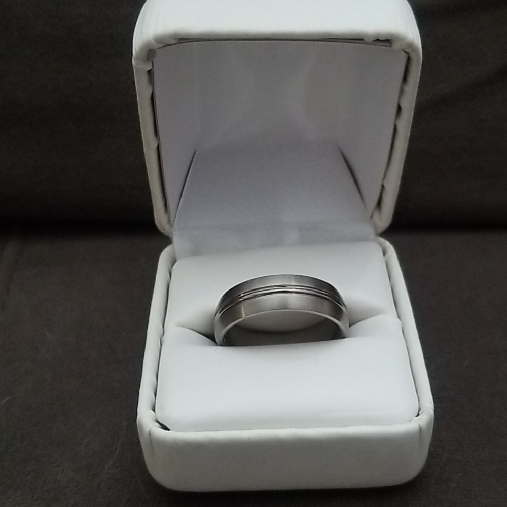 Men's Titanium Ring Sz 8